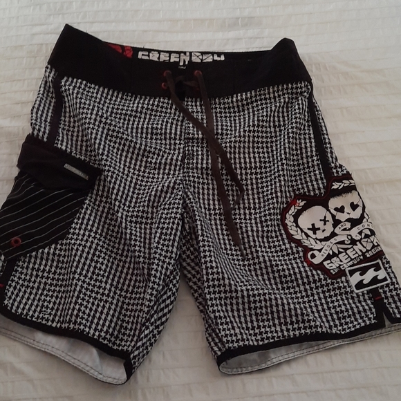 LIMITED EDITION GREENDAY BILLABONG boardshort - Picture 1 of 7